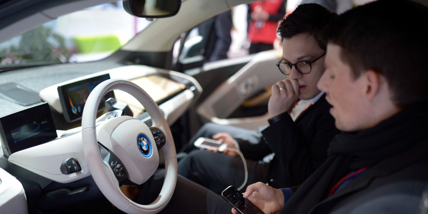 H BMW αποκτά τακτική παρουσία στο MWC όπου παρουσιάζει πώς οραματίζεται την αυτοκίνηση τα επόμενα χρόνια