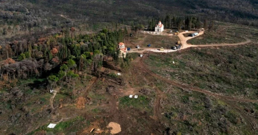 Άποψη Ι.Ν.Αναστάσεως και κοιμητηρίου μετά την πυρκαγιά 2021