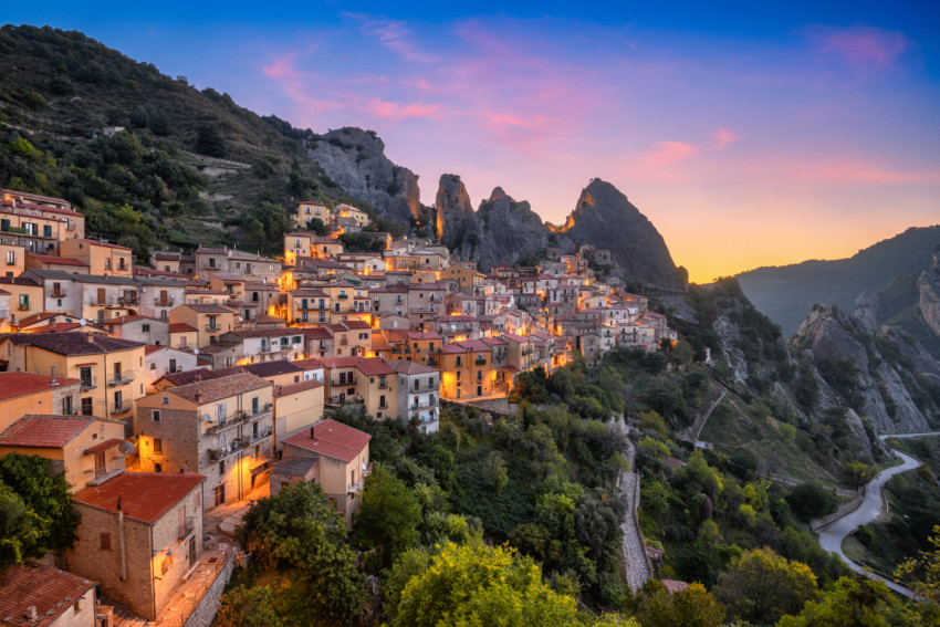  Castelmezzano /Shutterstock