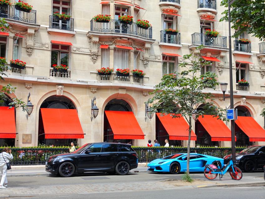  Hotel Plaza Athénée /Shutterstock