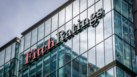 Fitch: Μείωσε σε αρνητική την προοπτική του κρατικού αξιόχρεου της Κίνας – Τι λέει το Πεκίνο 