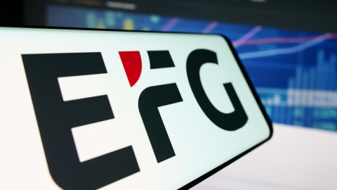 Το λογότυπο της Efg International σε οθόνη κινητού τηλεφώνου