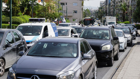 Αυτοκίνητα στο κέντρο της Αθήνας