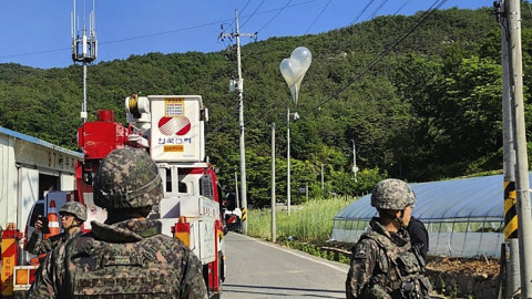 Μπαλόνια με σκουπίδια στη Νότια Κορέα