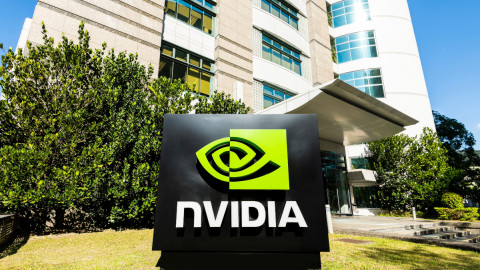 Το λογότυπο της Nvidia μπροστά στις εγκαταστάσεις της εταιρείας στην Ταϊβάν