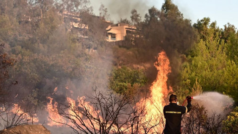 Μάχη με τις φλόγες στη βορειοανατολική Αττική/Φωτογραφία: EurokinissiΜιχάλης Καραγιάννης<p>Πηγή: <a target="_blank" href="https://www.iefimerida.gr">iefimerida.gr</a> - <a target="_blank" href="https://www.iefimerida.gr/ellada/ektos-eleghoy-fotia-attiki-apo-barnaba-panteli">Εκτός ελέγχου η φωτιά στην Αττική: Εκκενώθηκαν Παλαιά και Νέα Πεντέλη, μάχη με τις φλόγες στην Ανατολή στη Νέα Μάκρη 