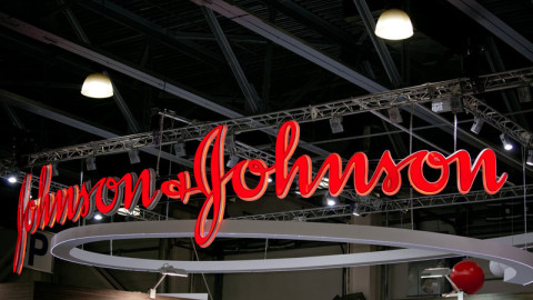 Johnson & Johnson: Η εταιρεία είναι διατεθειμένη να πληρώσει σχεδόν 6,5 δισ. δολάρια για το ύποπτο ταλκ