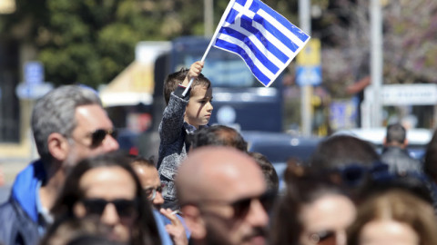 Βαρύ πλήγμα για την κυβέρνηση από τις παρελάσεις