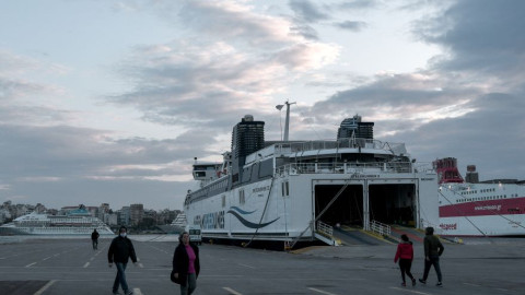 Απαγορευτικό απόπλου λόγω της κακοκαιρίας – Δεμένα τα πλοία σε Πειραιά, Ραφήνα και Λαύριο